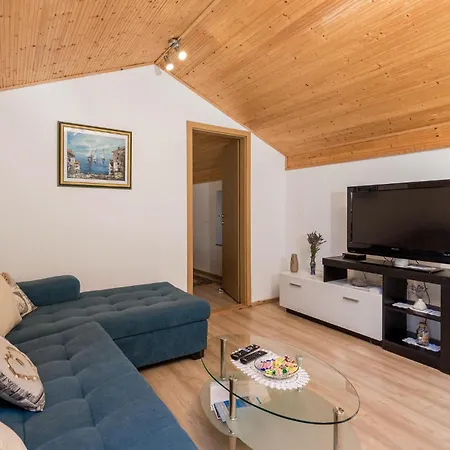 Cozy In With Kitchen Holiday home Moscenicka Draga