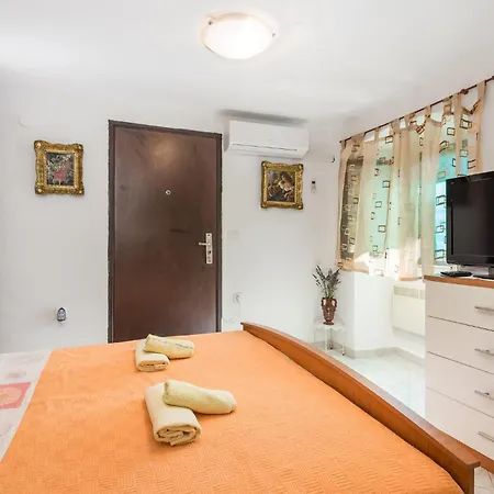 Holiday home Cozy In With Kitchen Moscenicka Draga